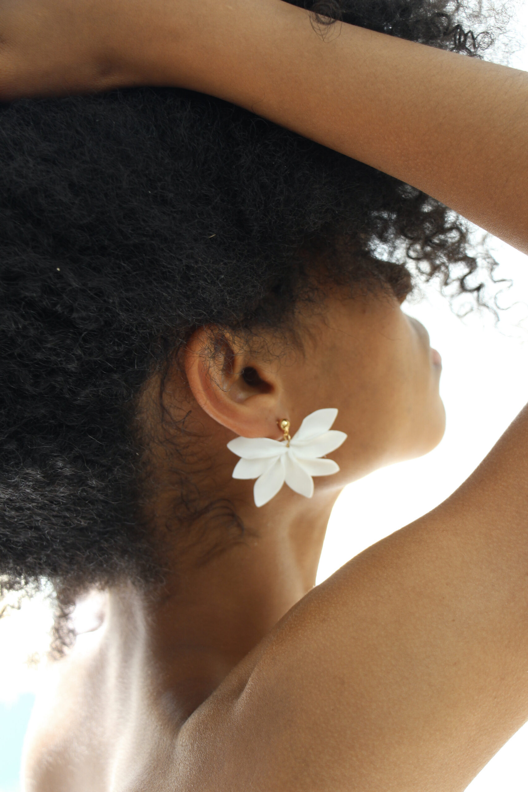 Boucles d’oreilles en argile polymère à effet porcelaine, bijoux artisanaux faits main, légers et élégants
